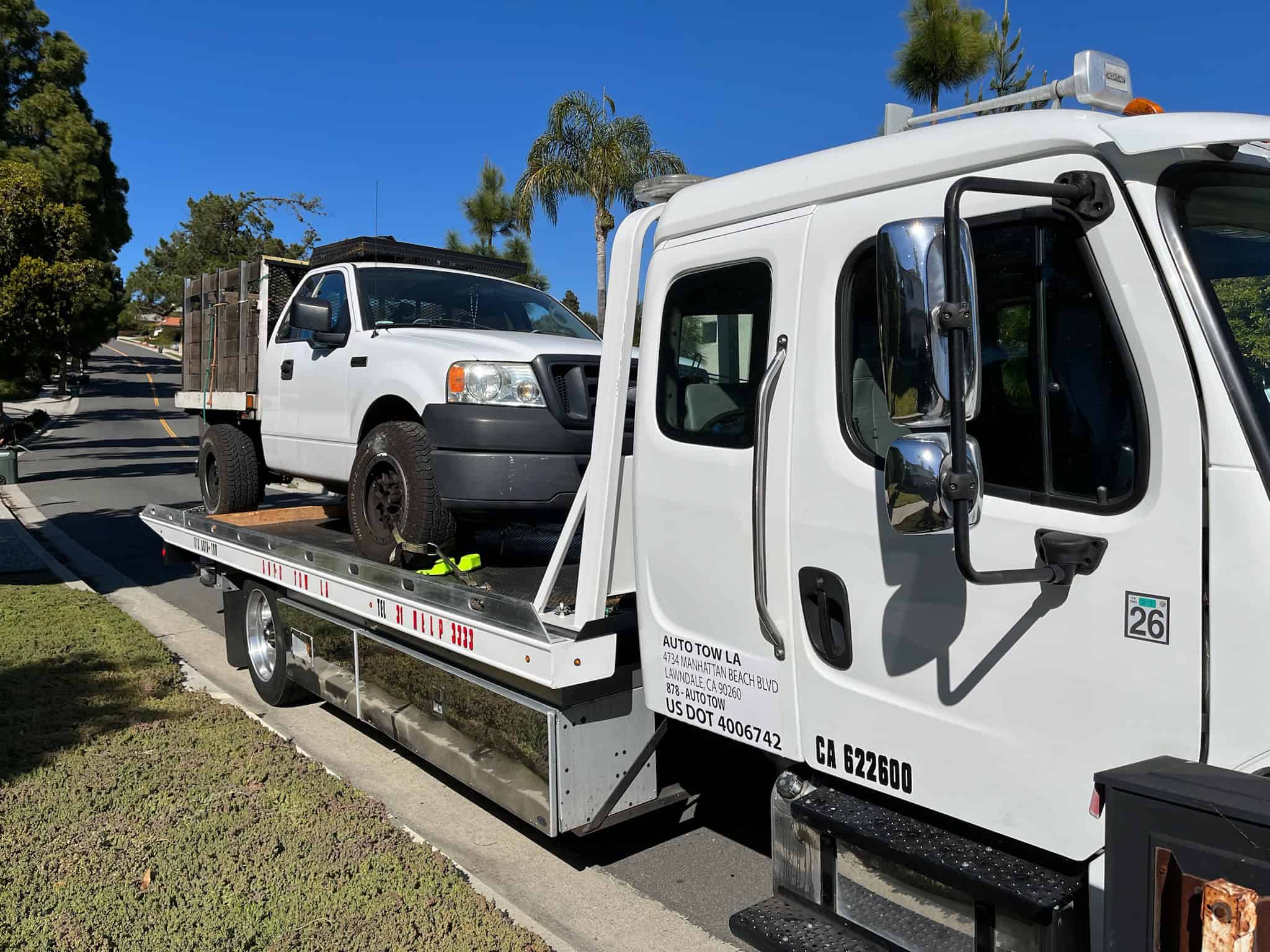 Tow truck Hermosa Beach