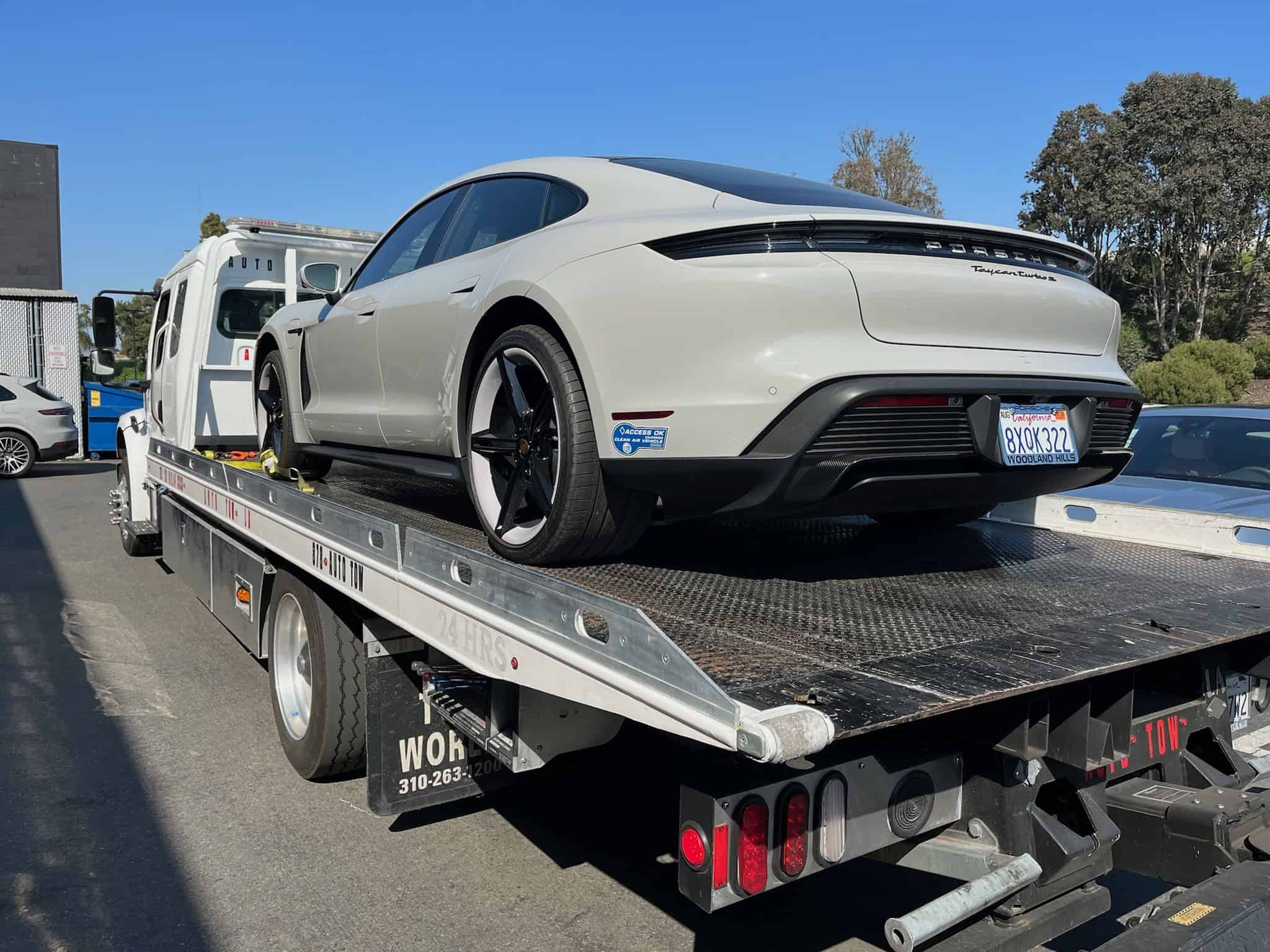 Tow truck Manhattan Beach