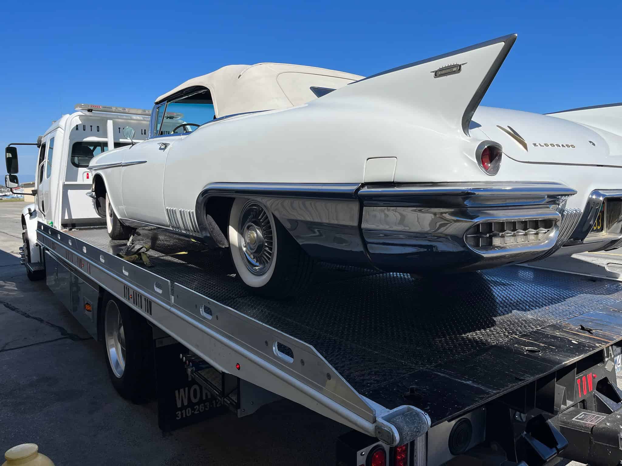 Tow truck El Camino Village